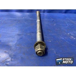 Axe de roue arriere n°2 SUZUKI SV 650 N de 1999 à 2002.