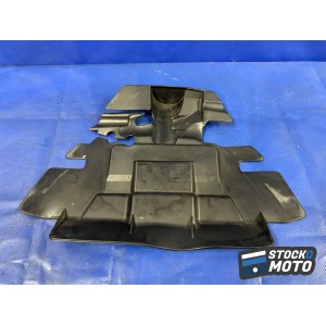 Bâche sur moteur YAMAHA FZ6...