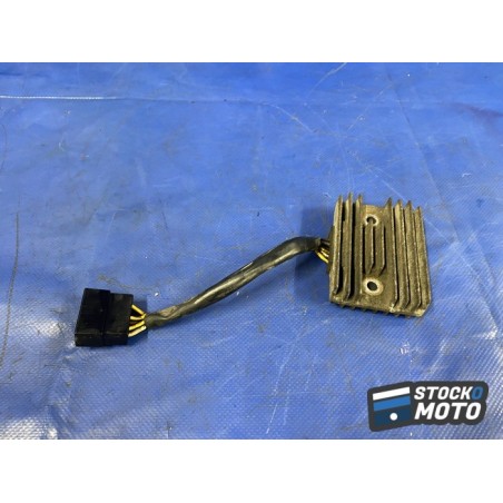 Regulateur de tension 