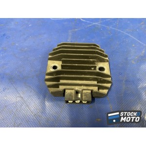 Regulateur de tension 
