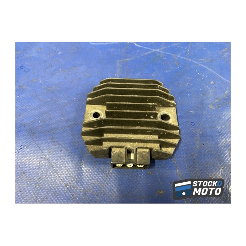 Regulateur de tension 