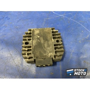 Regulateur de tension 