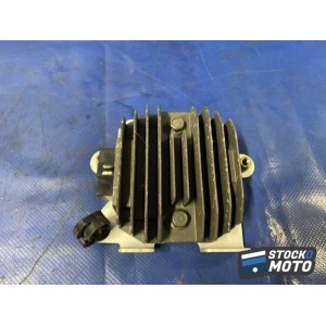 Regulateur de tension 
