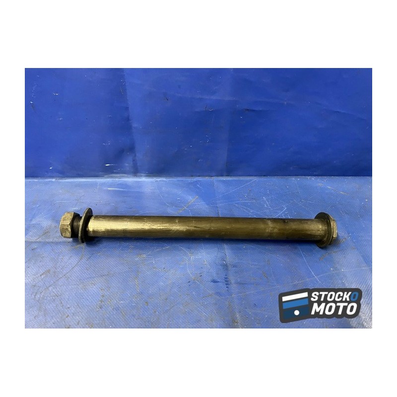 Axe de roue arriere 