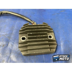 Regulateur de tension 