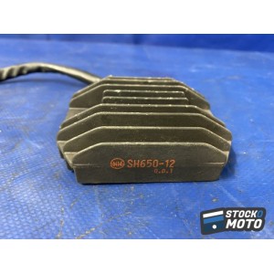 Regulateur de tension 