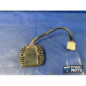 Regulateur de tension 