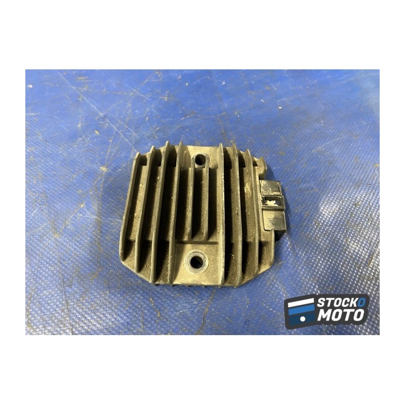 Regulateur de tension 