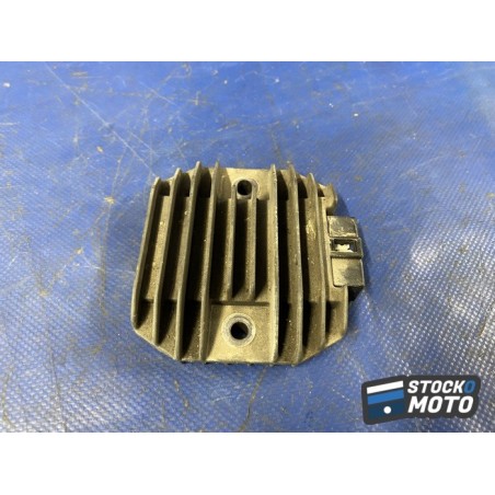 Regulateur de tension 