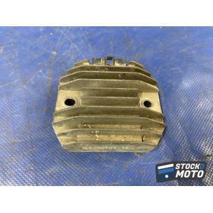 Regulateur de tension 