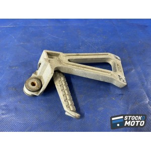 Platine repose pied passager droite 