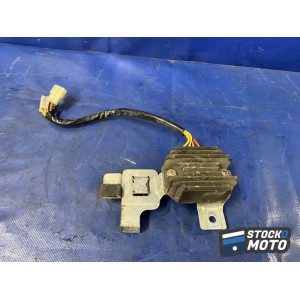 Regulateur de tension 