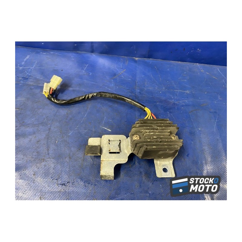 Regulateur de tension 