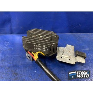 Regulateur de tension 
