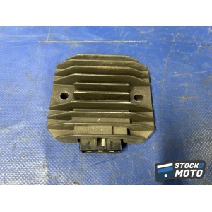 Regulateur de tension 