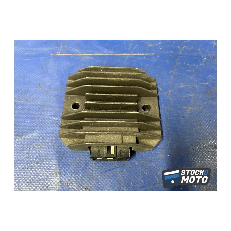 Regulateur de tension 