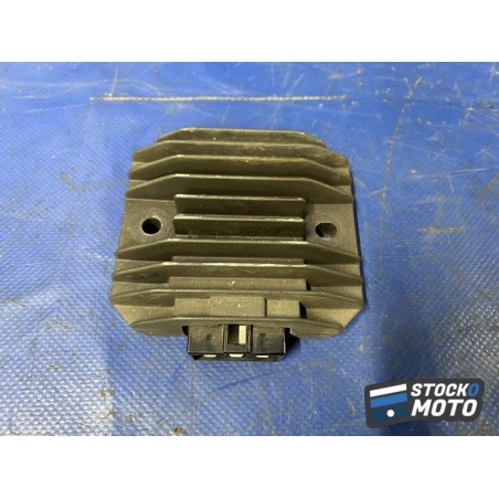 Regulateur de tension 