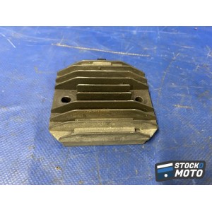 Regulateur de tension 