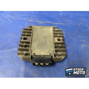 Regulateur de tension 