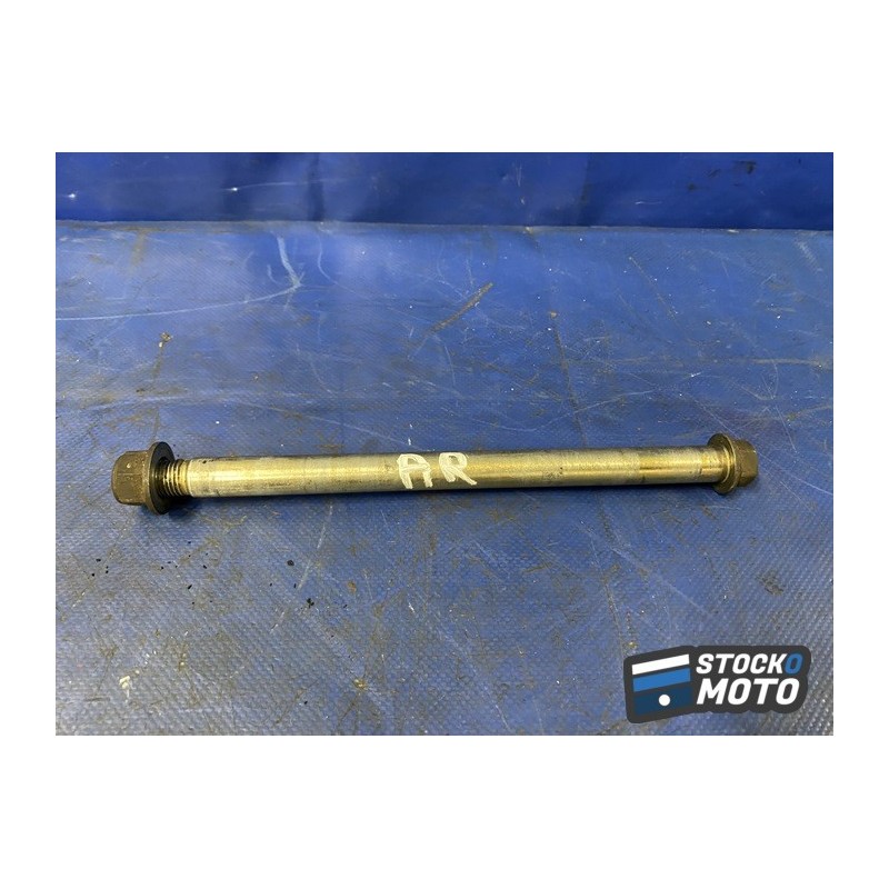 Axe de roue arriere 