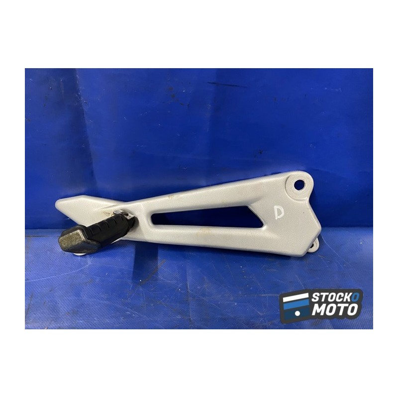 Platine repose pied passager droite 