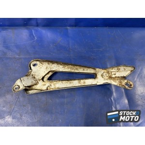 Platine repose pied passager droite 