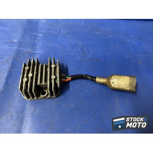 Regulateur de tension 