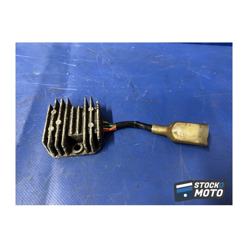 Regulateur de tension 
