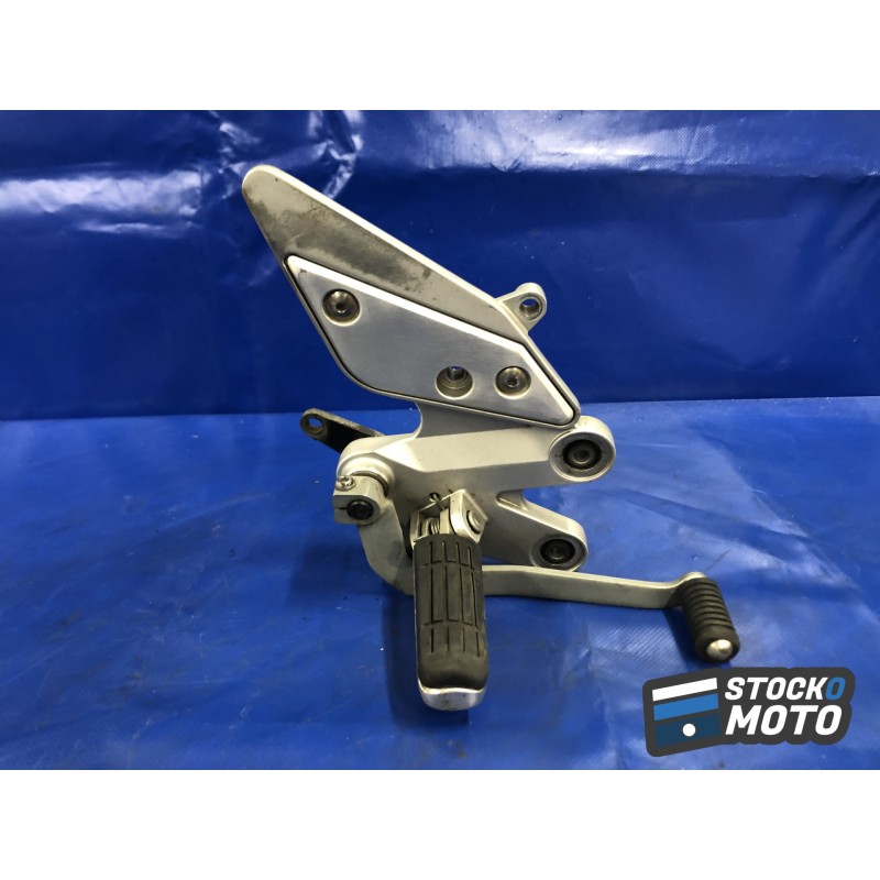 Platine repose pied droite YAMAHA FZ6 S de 2004 à 2006