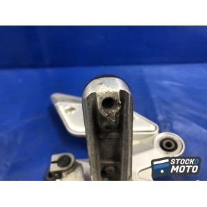 Platine repose pied droite YAMAHA FZ6 S de 2004 à 2006