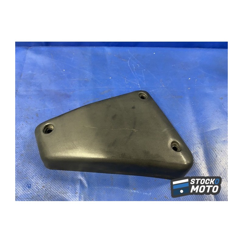 Cache rampe de carburateur droit 