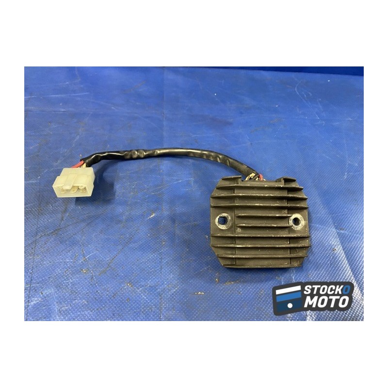 Regulateur de tension 