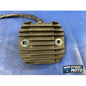Regulateur de tension 
