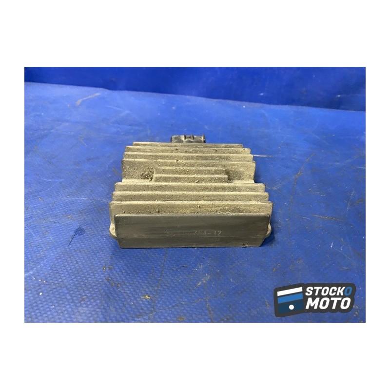 Regulateur de tension 