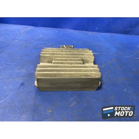 Regulateur de tension 