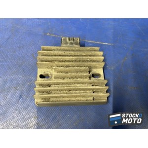 Regulateur de tension 