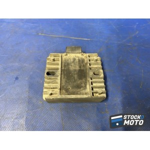 Regulateur de tension 