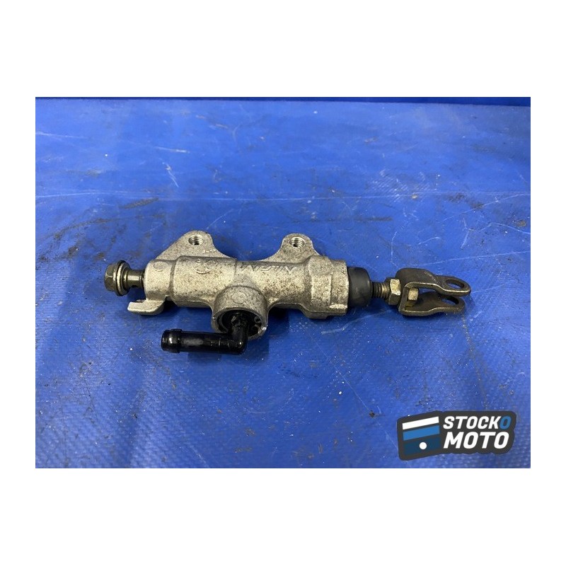 Maitre cylindre de frein arriere 