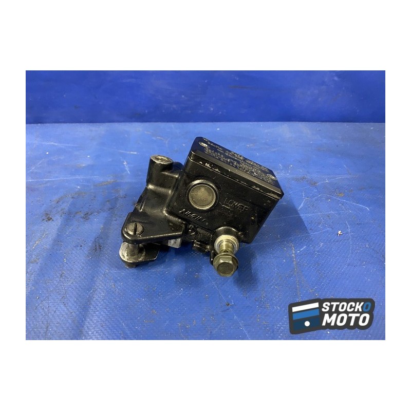 Maitre cylindre de frein avant 