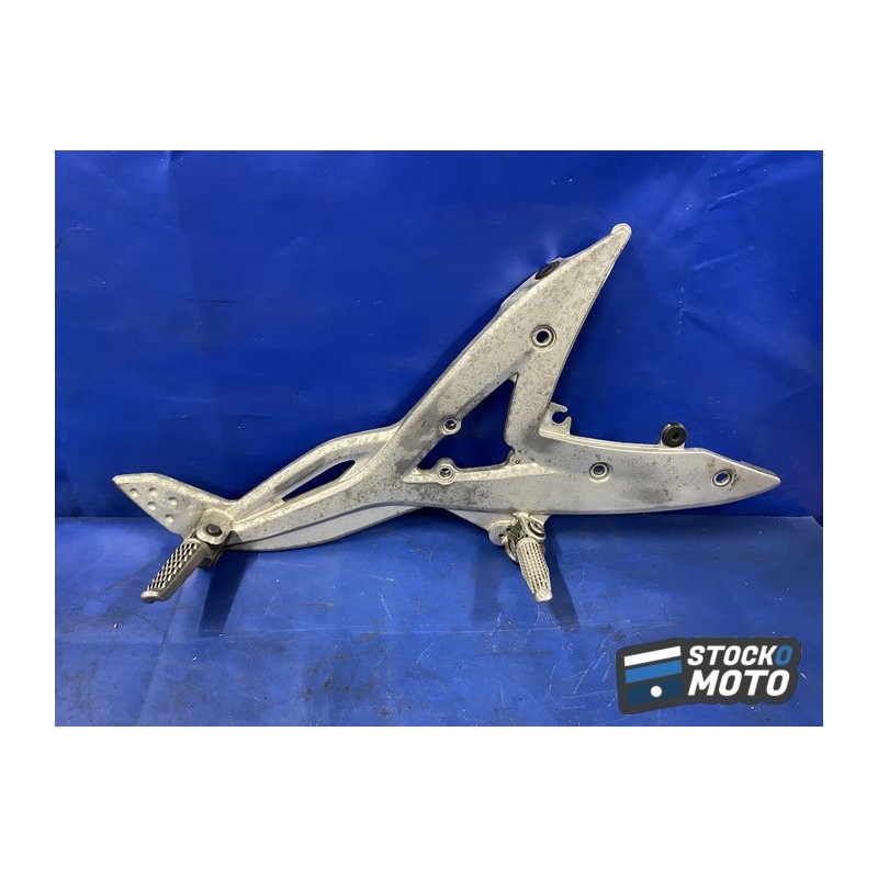 Platine repose pied droite 