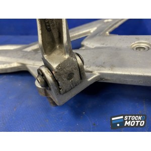 Platine repose pied droite 