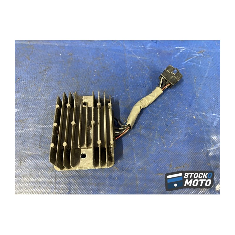 Regulateur de tension 