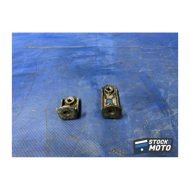 Pattes de fixation sur carter inférieur 