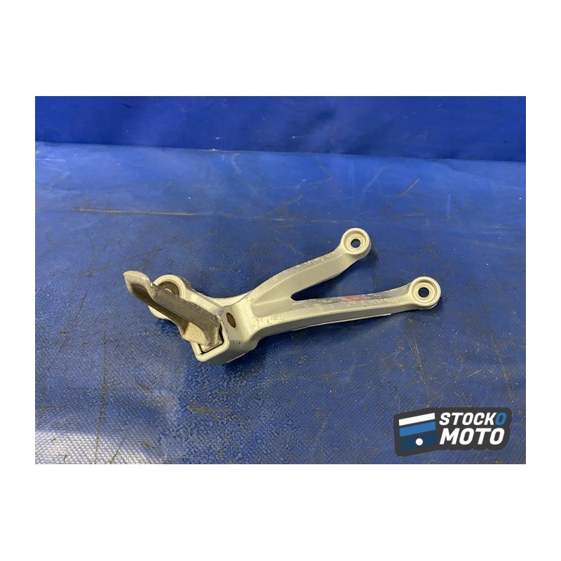 Platine repose pied passager droite 