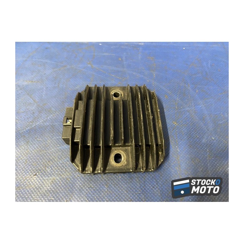 Regulateur de tension 