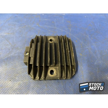 Regulateur de tension 