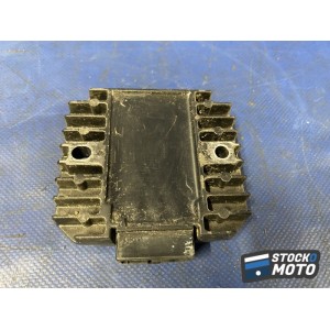 Regulateur de tension 