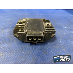 Regulateur de tension 