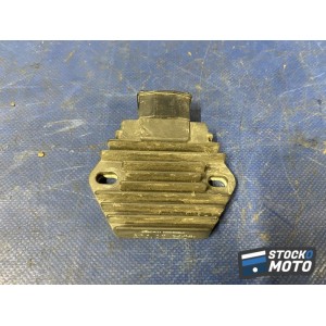 Regulateur de tension 