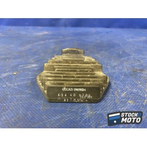 Regulateur de tension 